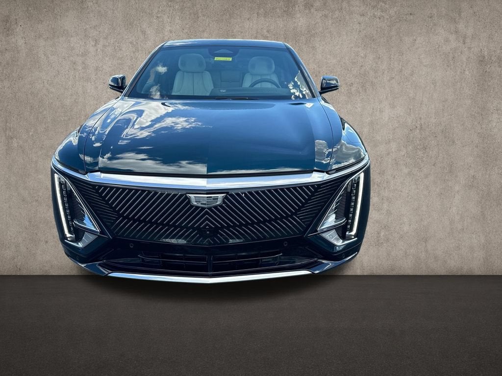 2024 Cadillac LYRIQ Luxury 2