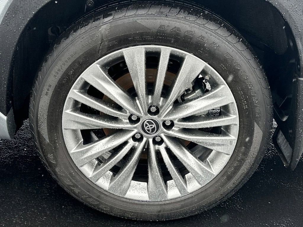 2025 Toyota Highlander Hybrid Platinum